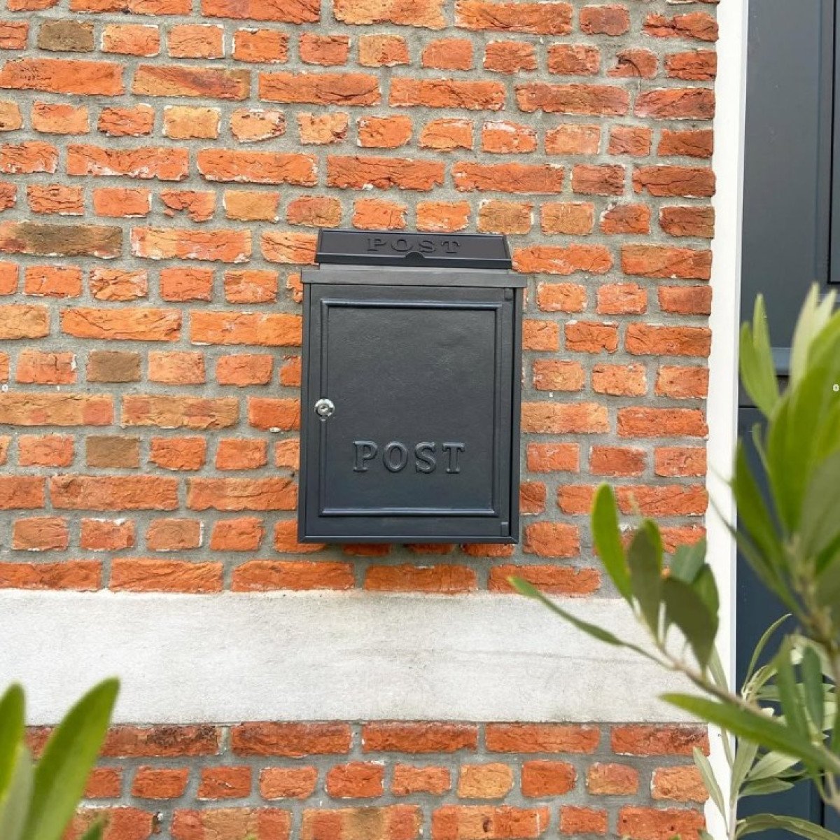 Boîte aux lettres B6 noir mat, non normalisée aluminium avec porte et serrure