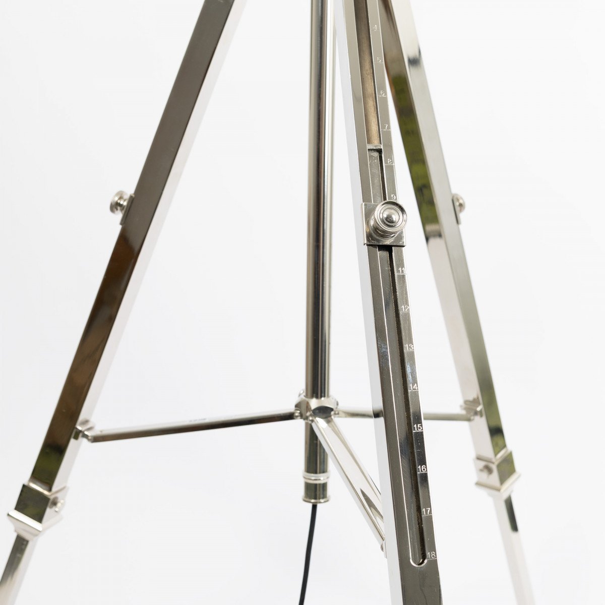 lampe en laiton couleur nickel antique avec une douille E27