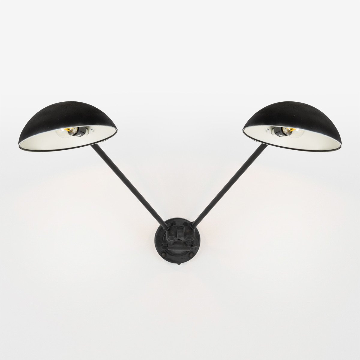 lampe en laiton couleur noir antique avec une douille E27