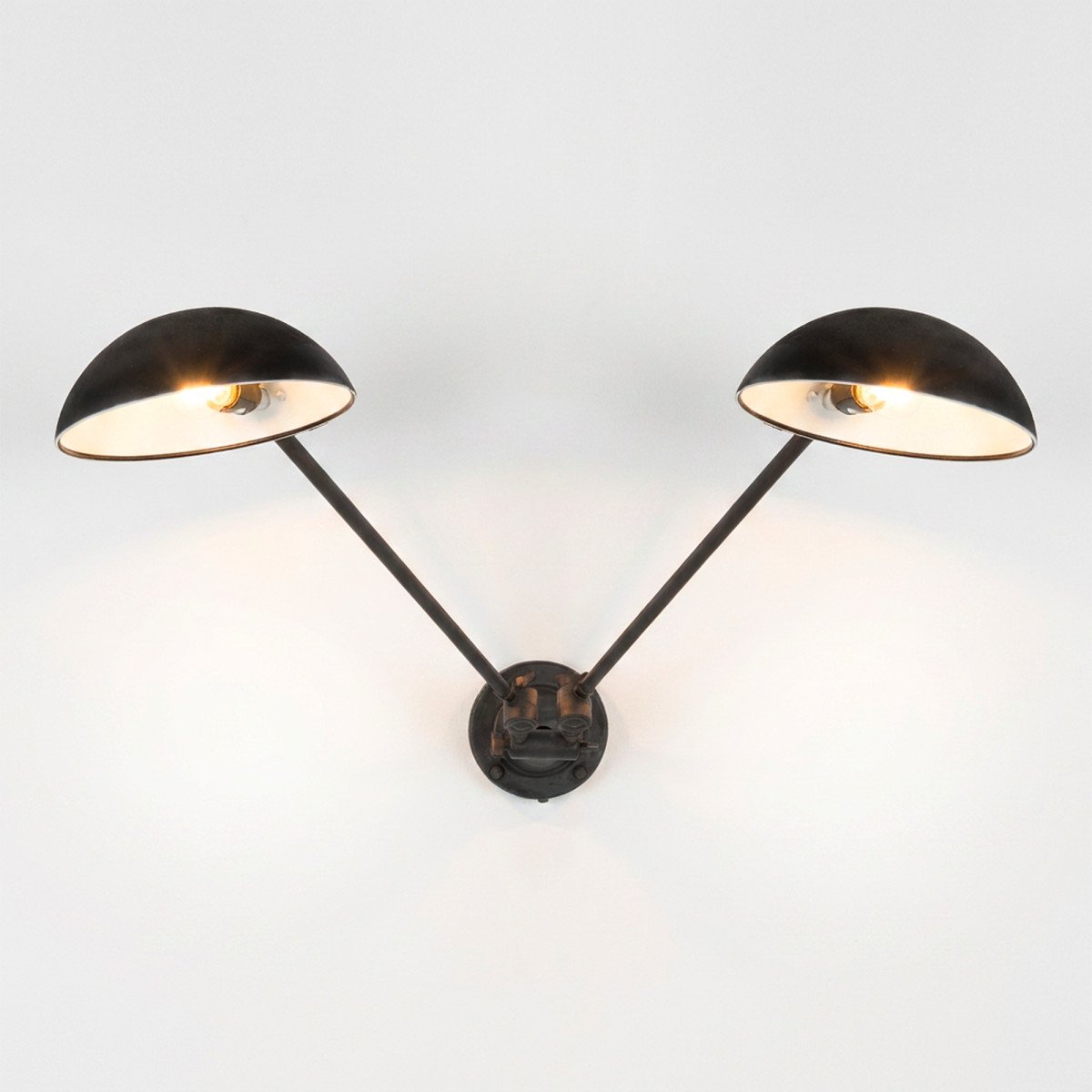 lampe en laiton couleur noir antique avec une douille E27