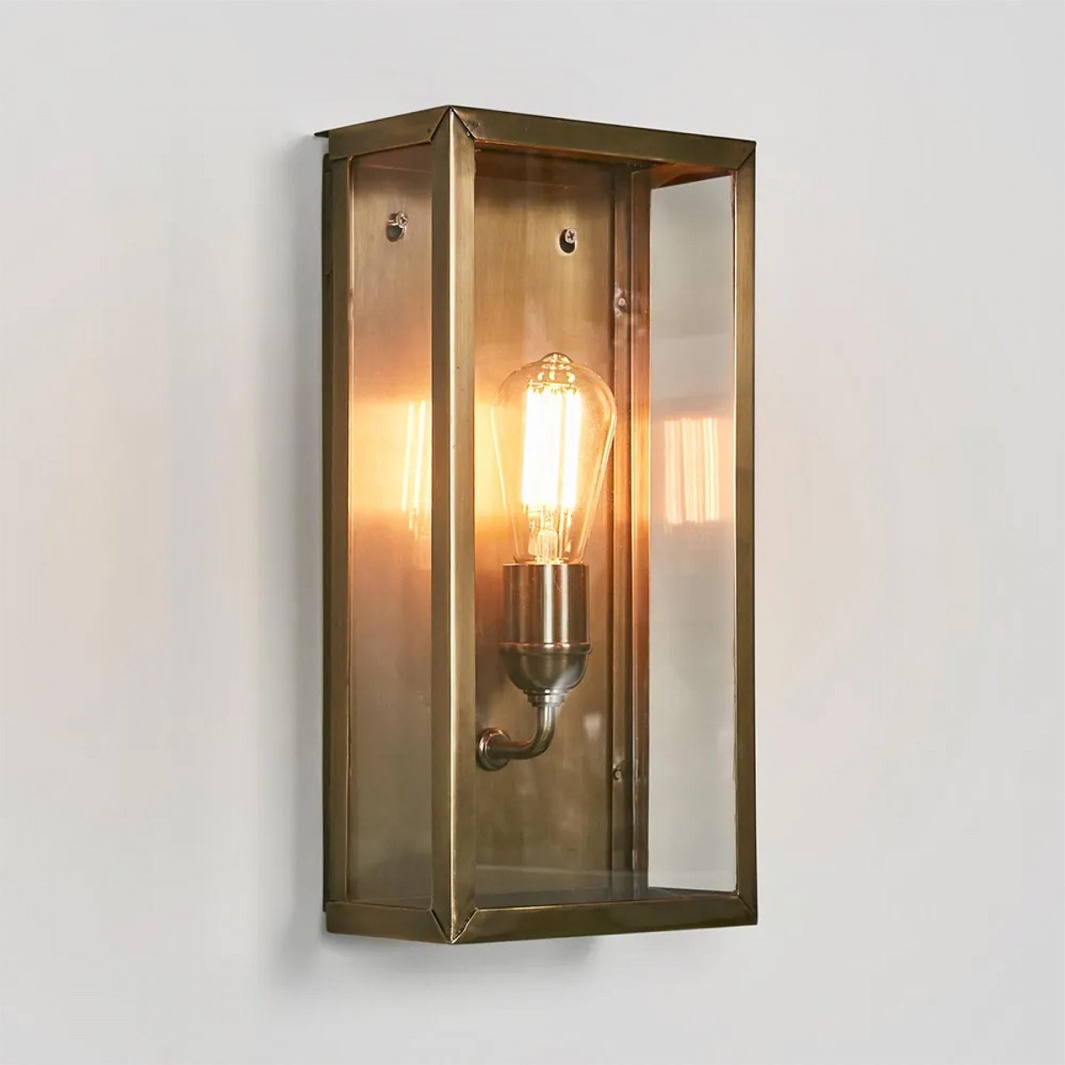 lampe en laiton de couleur laiton antique avec un raccord E27