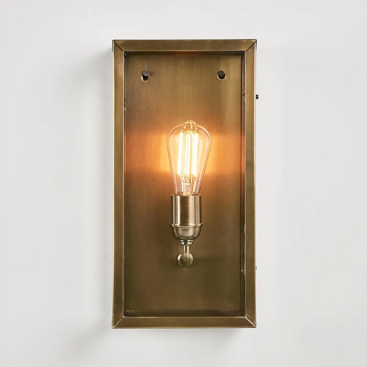 lampe en laiton de couleur laiton antique avec un raccord E27