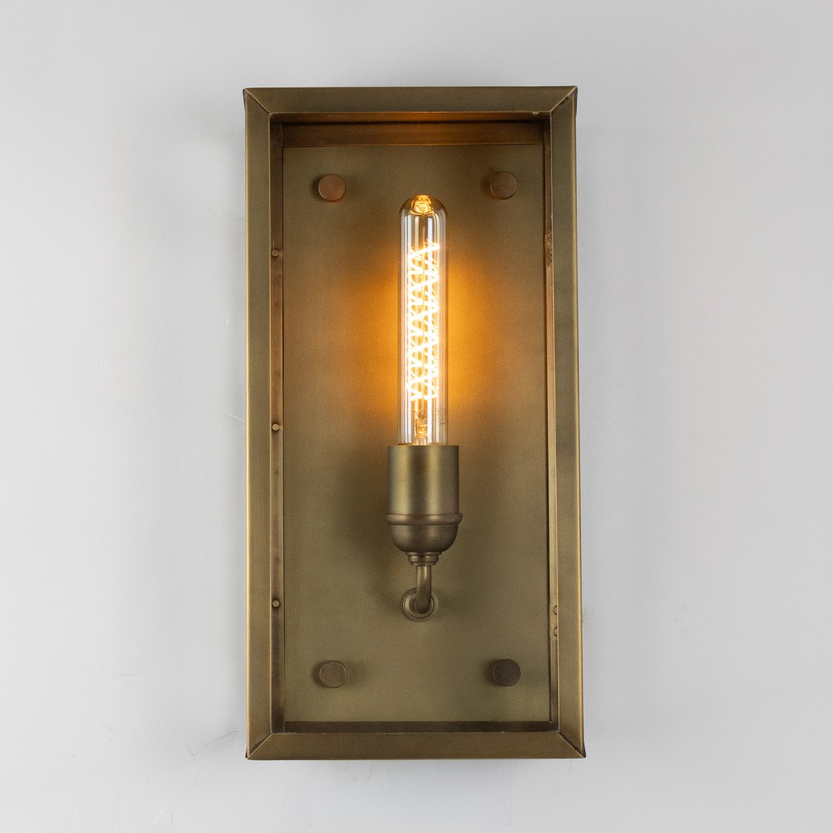 lampe en laiton de couleur laiton antique avec un raccord E27