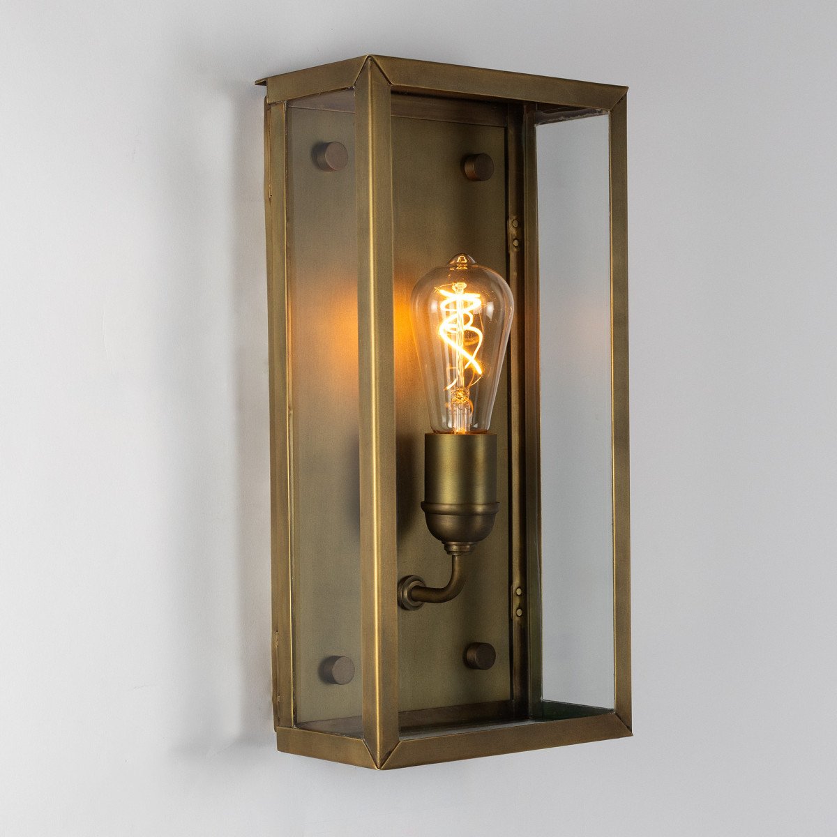 lampe en laiton de couleur laiton antique avec un raccord E27