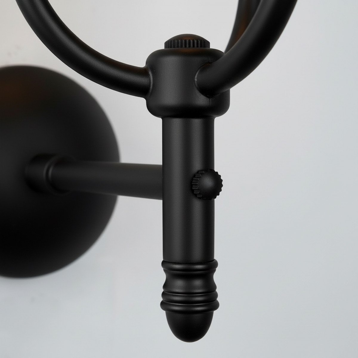 Lampe en laiton de couleur noir antique avec une douille E27