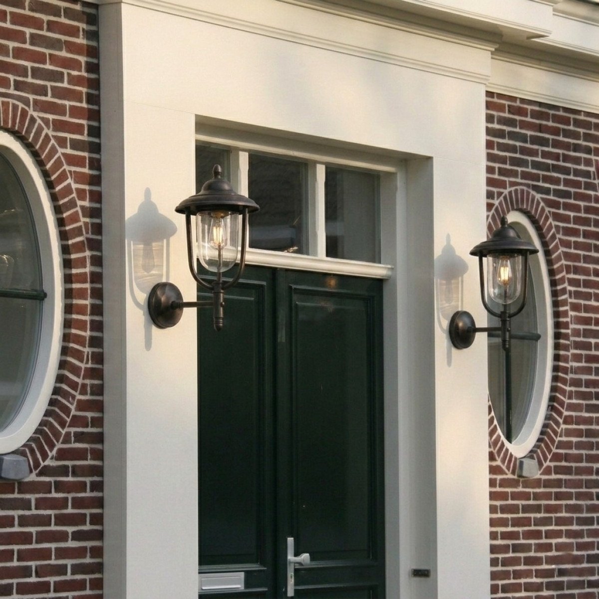 Lampe en laiton de couleur noir antique avec une douille E27