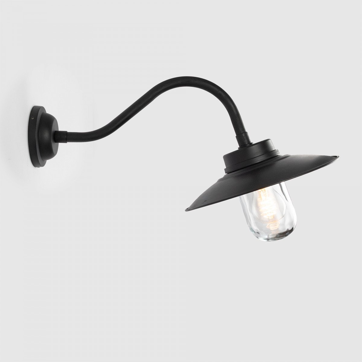 lampe en laiton noir antique avec un raccord E27