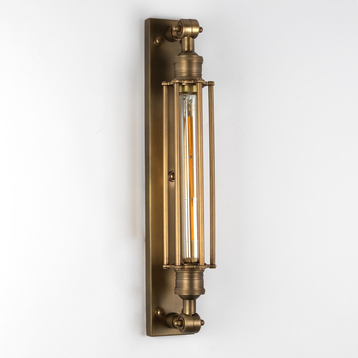 lampe en laiton de couleur laiton antique avec un raccord E27