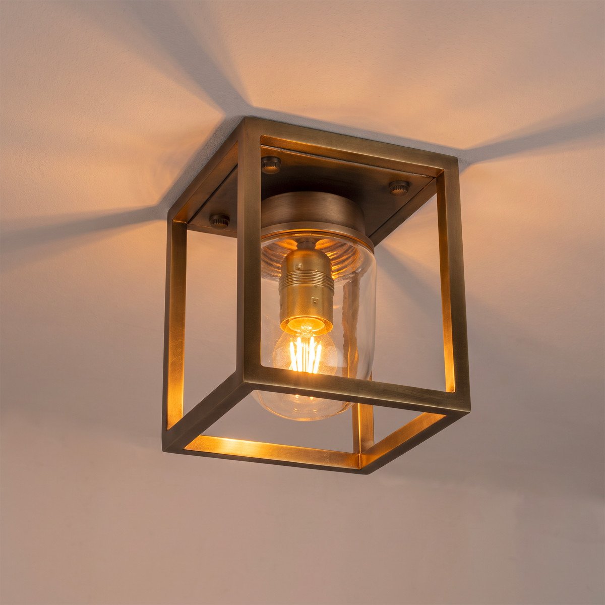 Lampe d'extérieur en laiton Ferryhill de forme carrée en couleur laiton