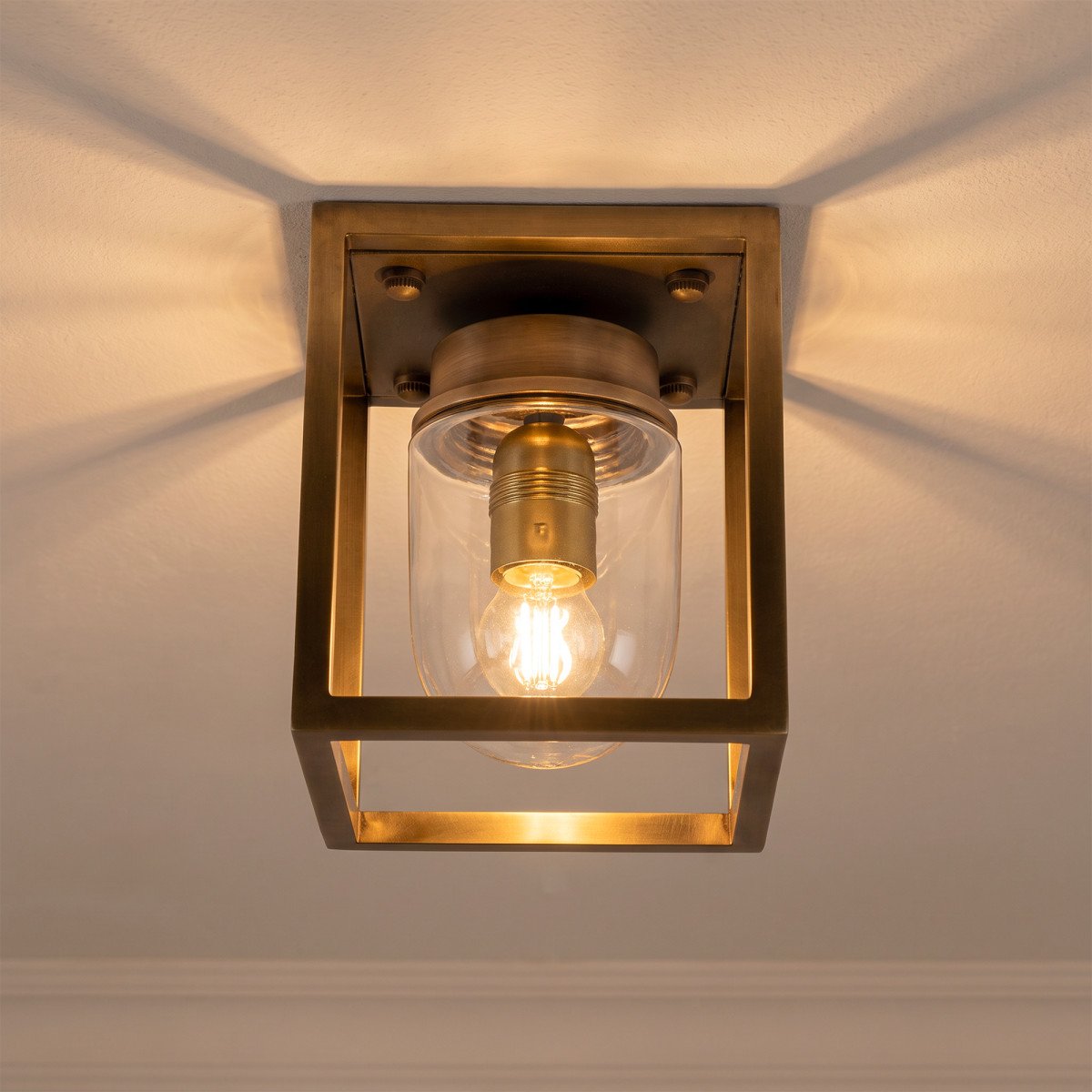 Lampe d'extérieur en laiton Ferryhill de forme carrée en couleur laiton