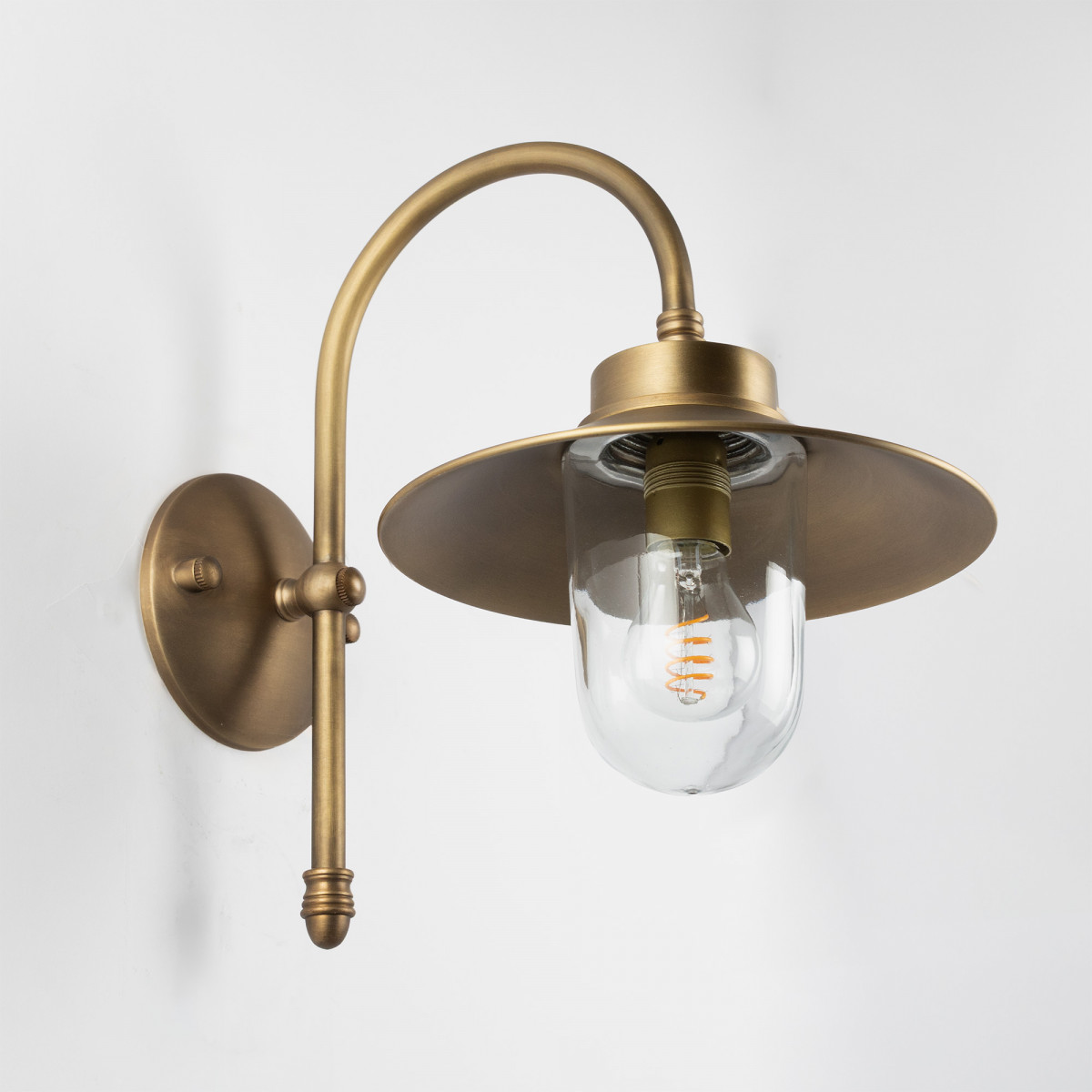 Lampe en laiton de couleur laiton antique avec une douille E27