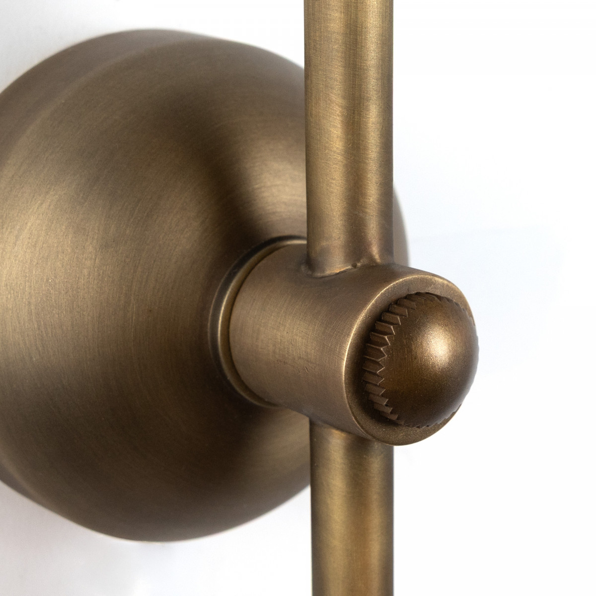 Lampe en laiton de couleur laiton antique avec une douille E27