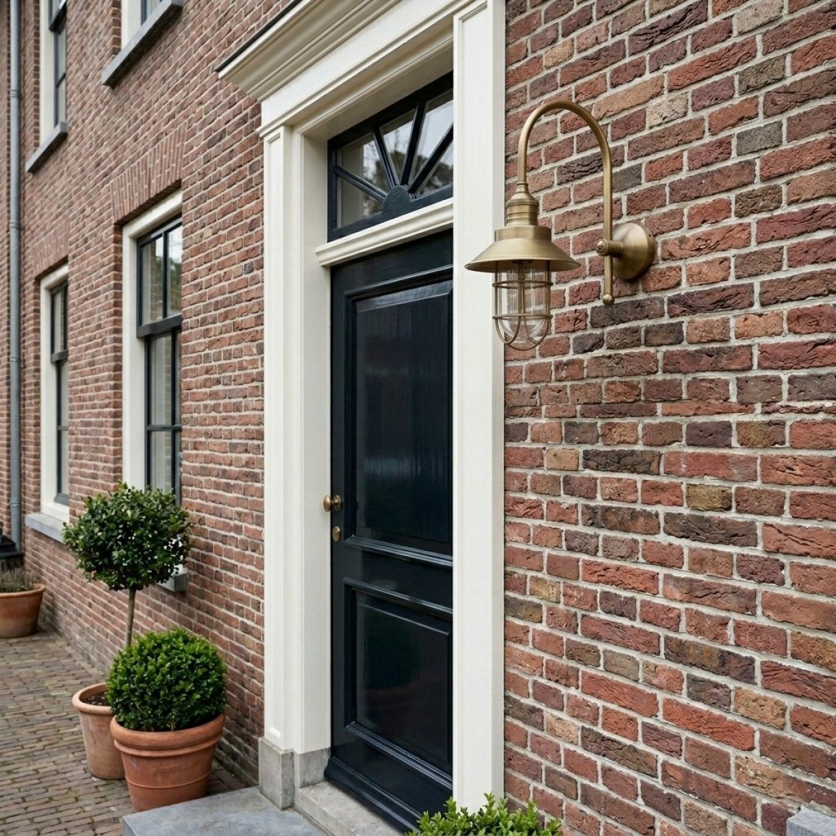 Lampe en laiton de couleur laiton antique avec une douille E27