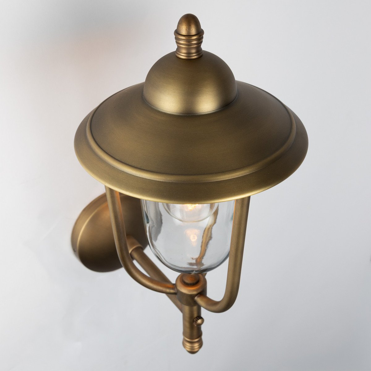 Lampe en laiton de couleur laiton antique avec une douille E27