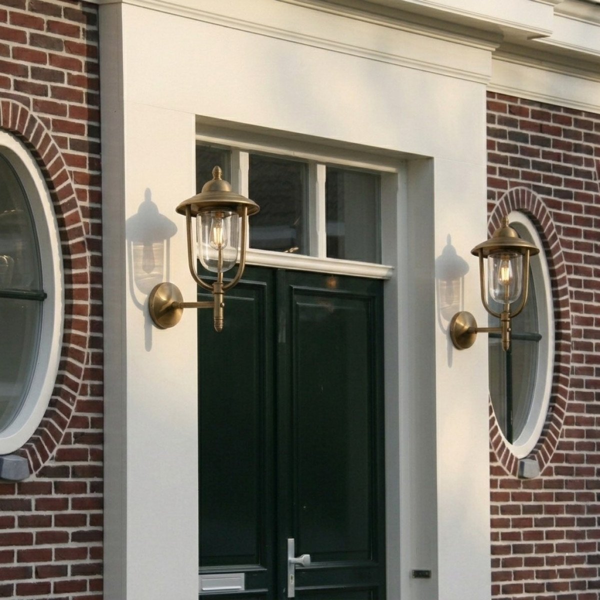 Lampe en laiton de couleur laiton antique avec une douille E27