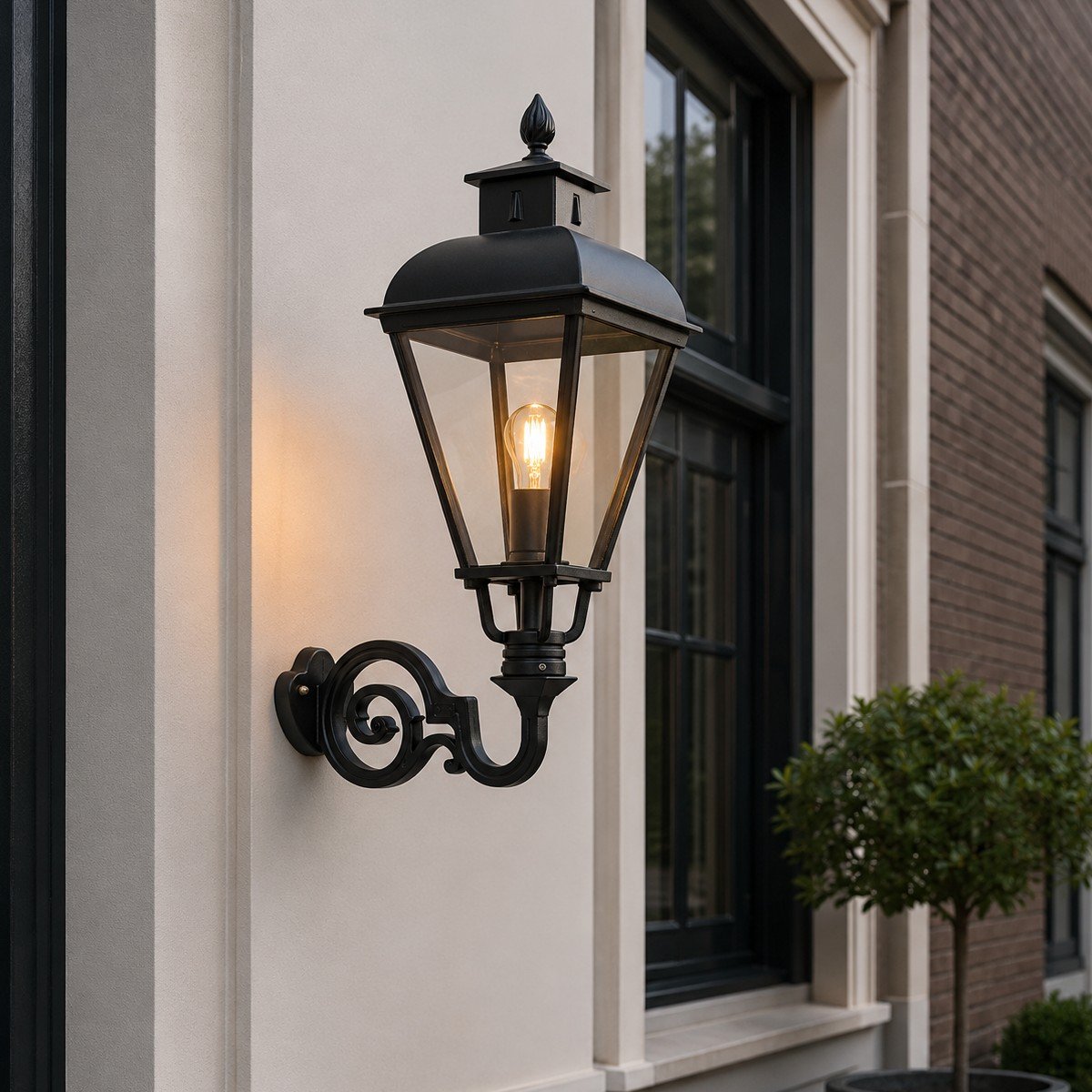 Vondel Une applique d'extérieur en aluminium, finition noire et style classique