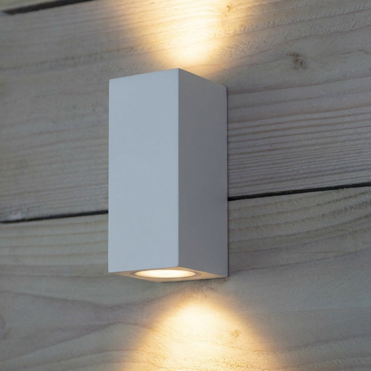 Applique extérieur  Geo up & downlighter, 2 faisceaux de lumière, aluminium finition tendance blanche, moderne pour dedans et dehors de la marque KS Lighting.  
