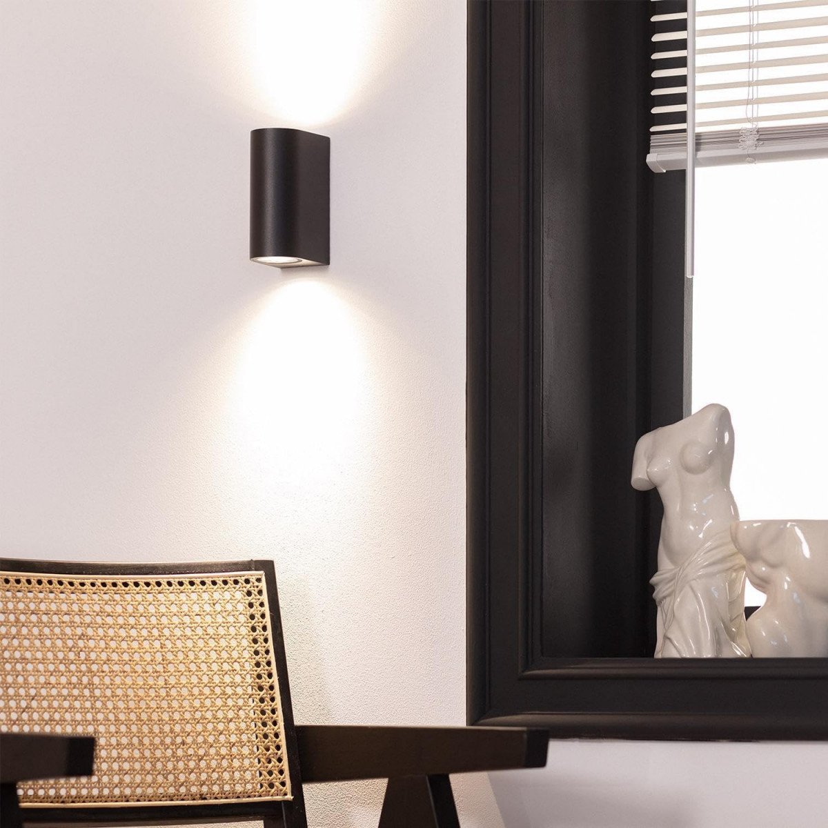 Spot mural Flash, up et downlighter, eclairage mural moderne, pour l'intérieur, marque KS Lighting, haute qualité, petit prix, équipé de 2 x un culot GU10, noir