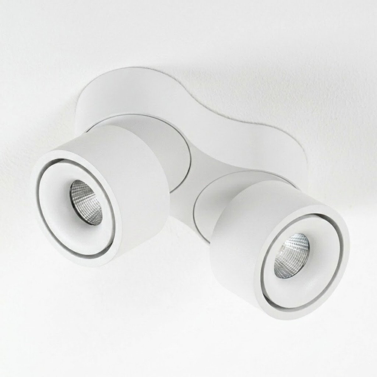 Plafonnier blanc avec 2 spots en saillie Ole 2 orientables | Nostalux.fr