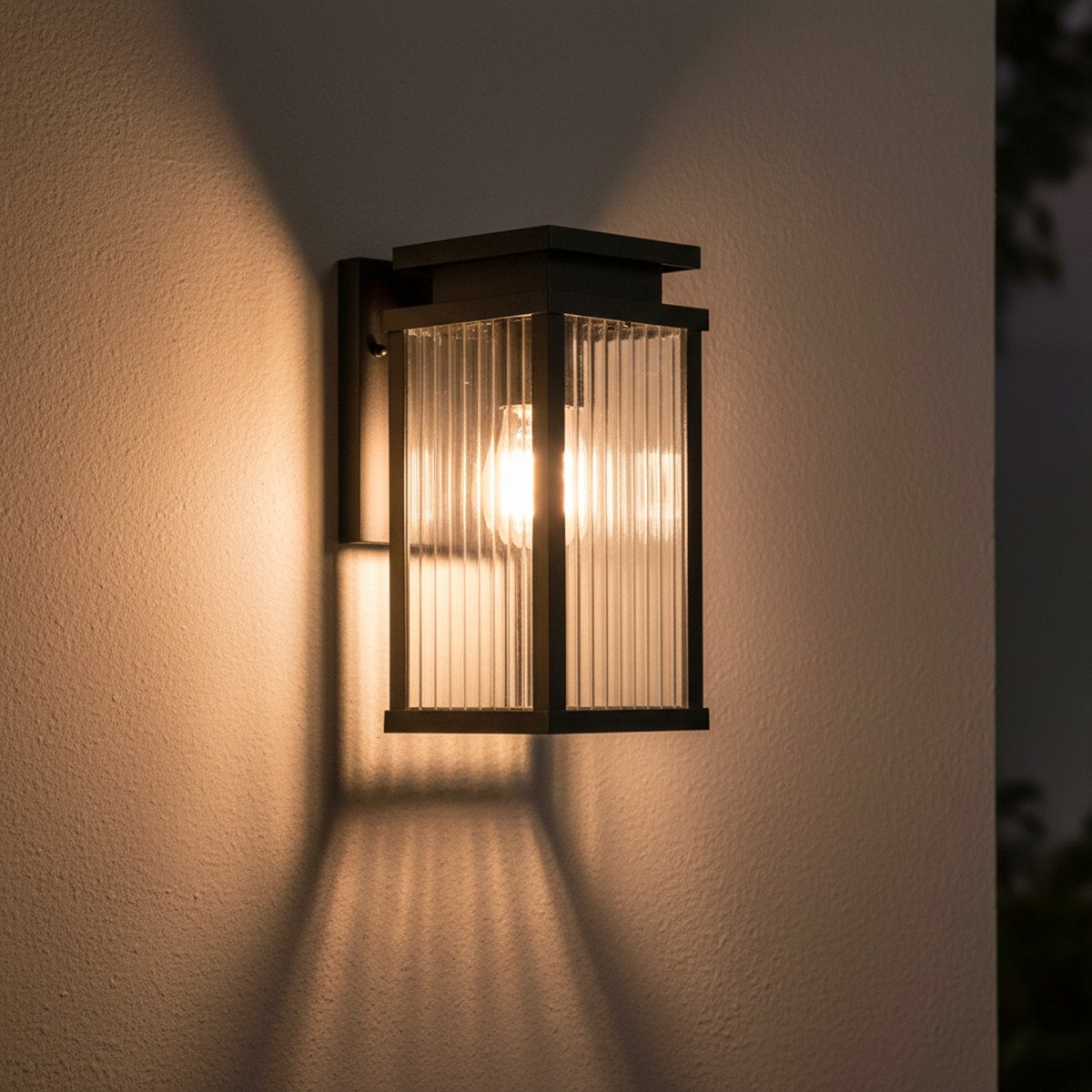 Lampe extérieure Ripley applique murale noire verre strié