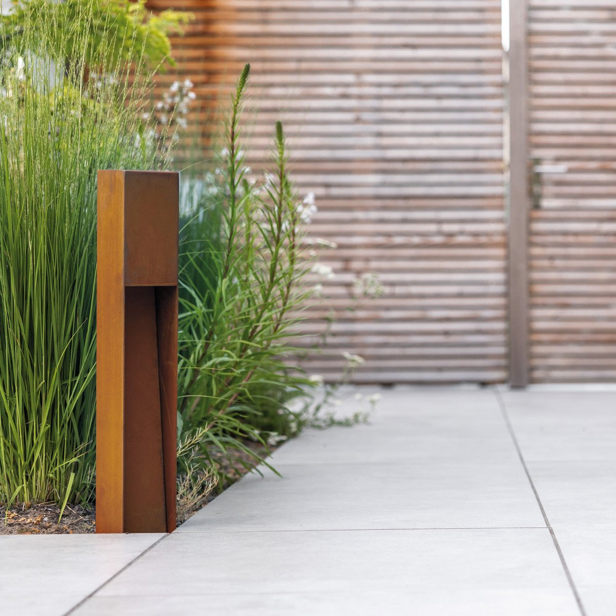 Buitenlamp Levi terras modern vormgegeven buitenverlichting in de kleur corten