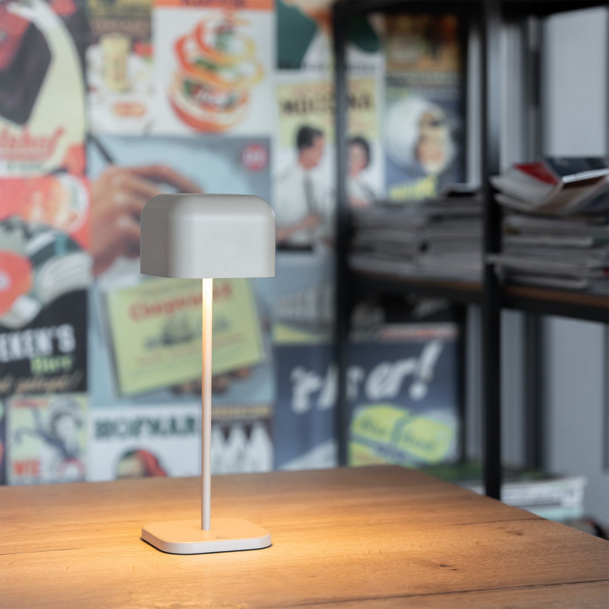 Lampe de table beige en aluminium moderne pour l'intérieur et l'extérieur