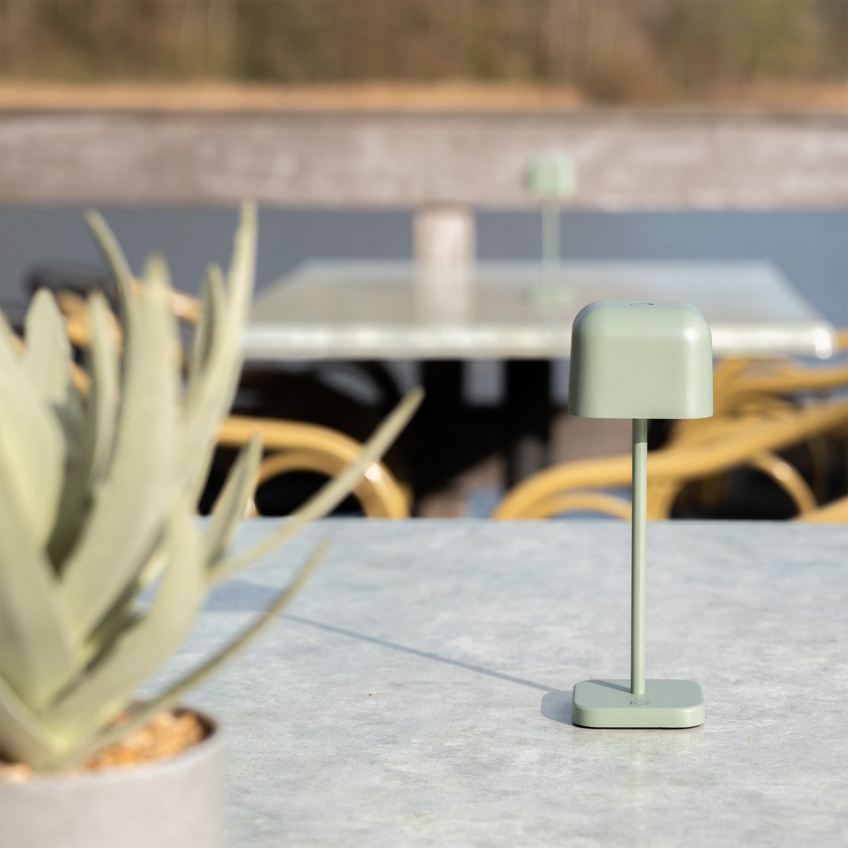 Lampe à poser compacte verte en aluminium moderne pour l'intérieur et l'extérieur