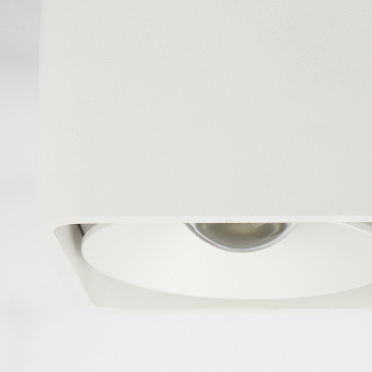 Spot en saillie blanc avec LED moderne intégrée