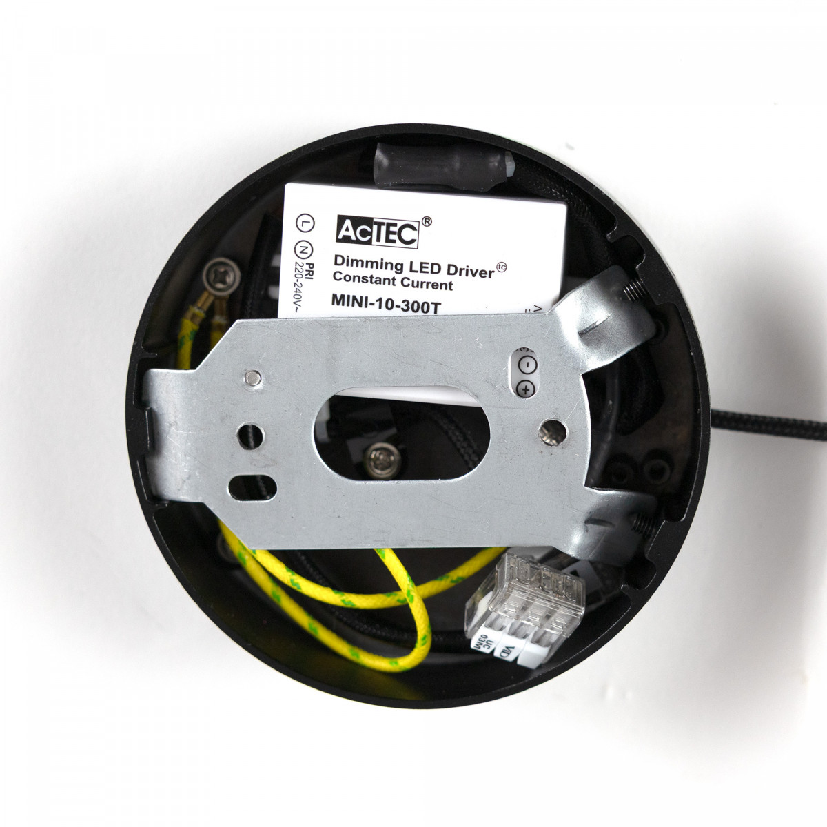 Lampe d’intérieur suspension June noire aluminium moderne