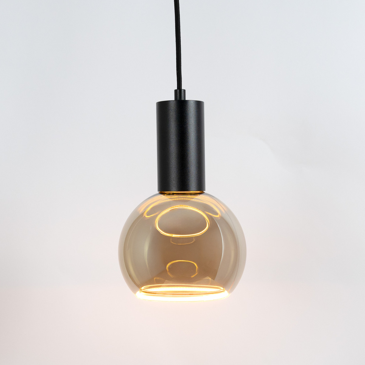 Lampe intérieure Luxum suspension noir aluminium moderne