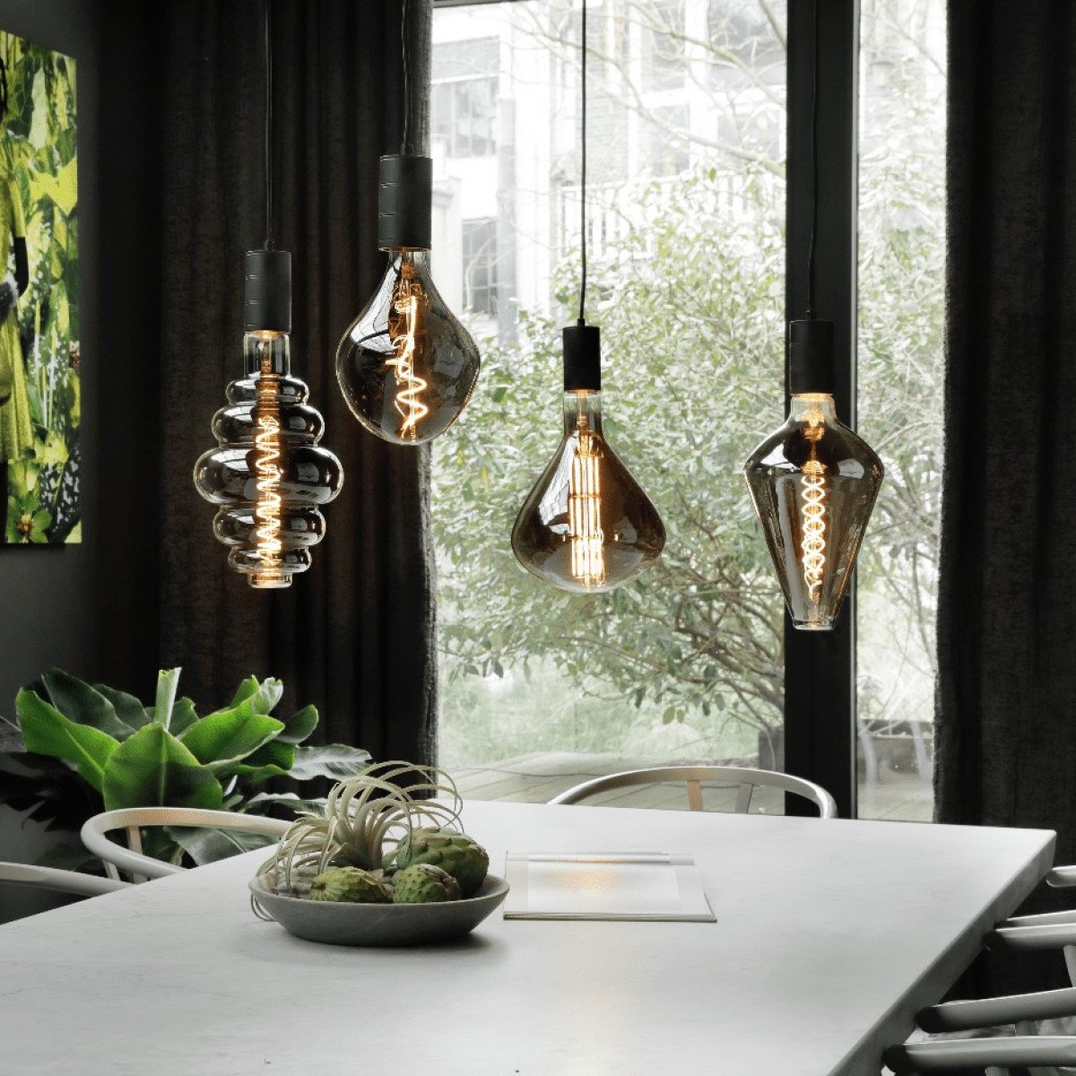 Lampenpendel von Calex in rechteckiger Form, inklusive fünf E27-Fassungen im industriellen Stil und in der Farbe Schwarz