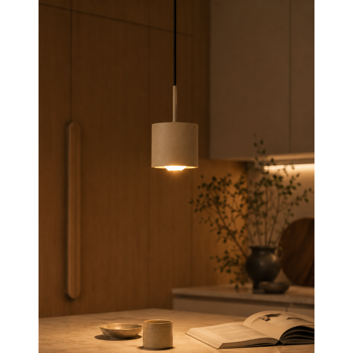 Lampe intérieure, lampe design, moderne, cylindrique, rond, épuré, subtil, lentille en verre, downlight, intemporel