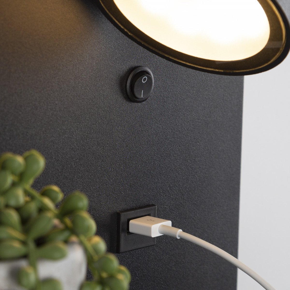 Applique murale Solution USB noir (7571) avec LED avec station de charge USB| Nostalux.fr