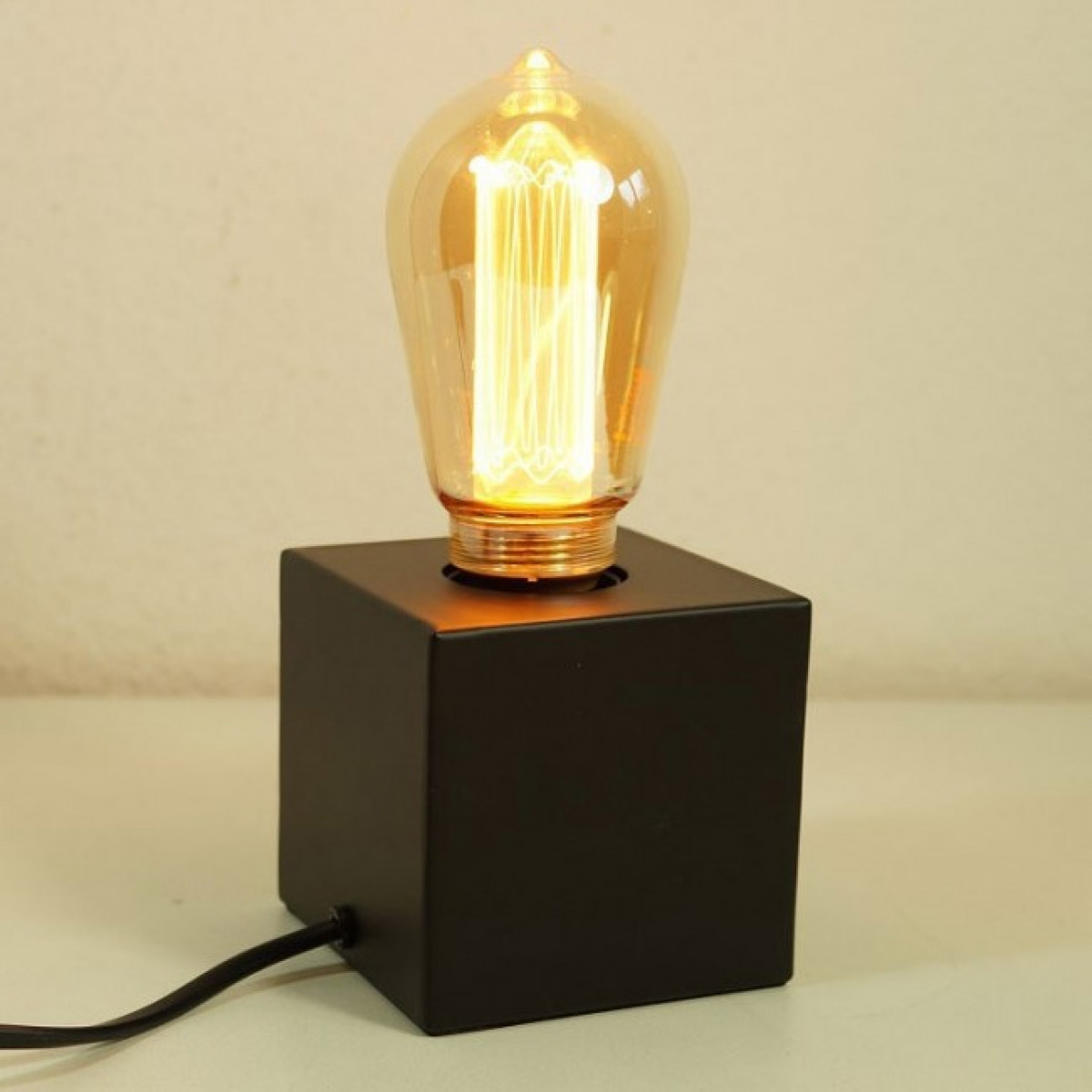Pied de lampe de table noir cubique avec culot E27 | Nostalux.fr