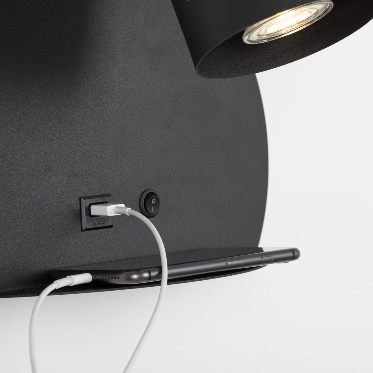 Applique murale noire Essence USB | Nostalux.fr