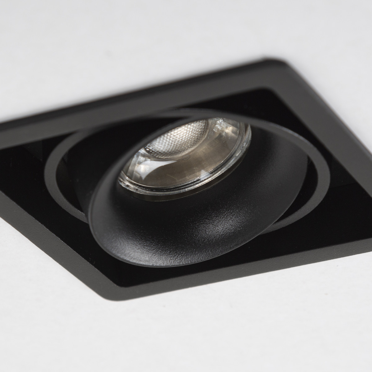 Spot de plafond Bjorn 1 (7666) noir carré orientable à encastrer | Nostalux.fr