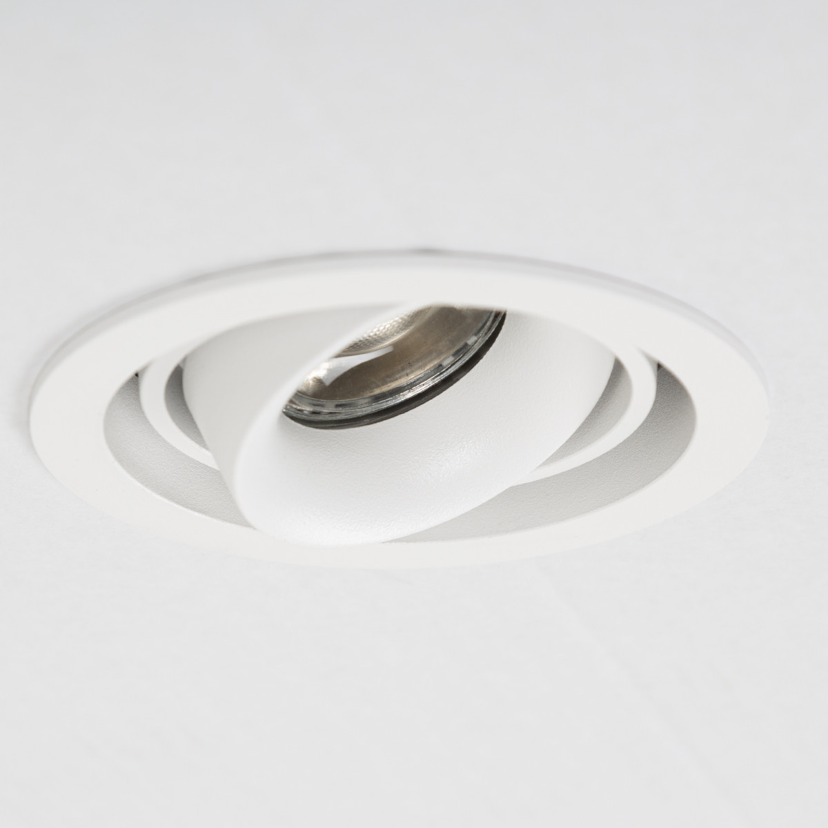 Spot de plafond Bjorn 1 (7669) rond blanc à encastrer orientable et rotatif | Nostalux.fr