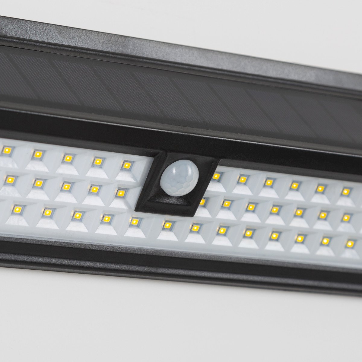 Applique d'extérieur Solys L noire LED Solaire avec capteur (7764) | Nostalux.fr 