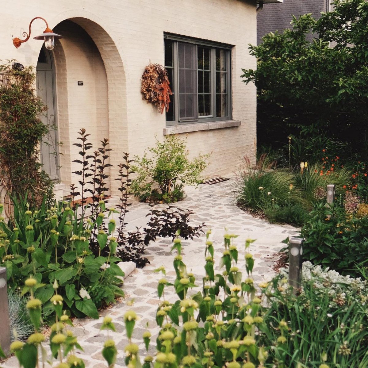 Applique robuste modèle Rhône en fonte, cuivre et verre (7591)