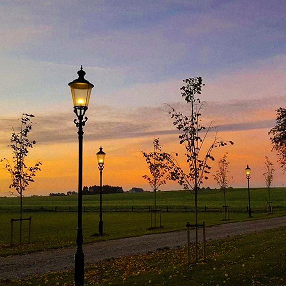 Lampadaire de jardin Dusseldorf (0801) avec lanterne ronde de KS Lighting