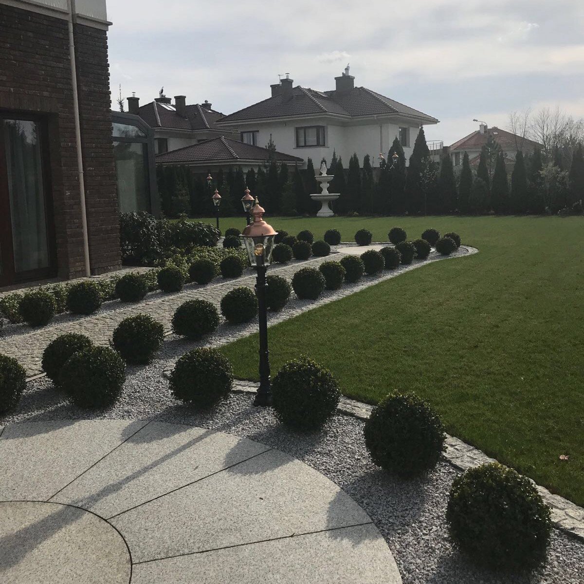 Lampadaire de jardin Montréal avec lanterne ronde 