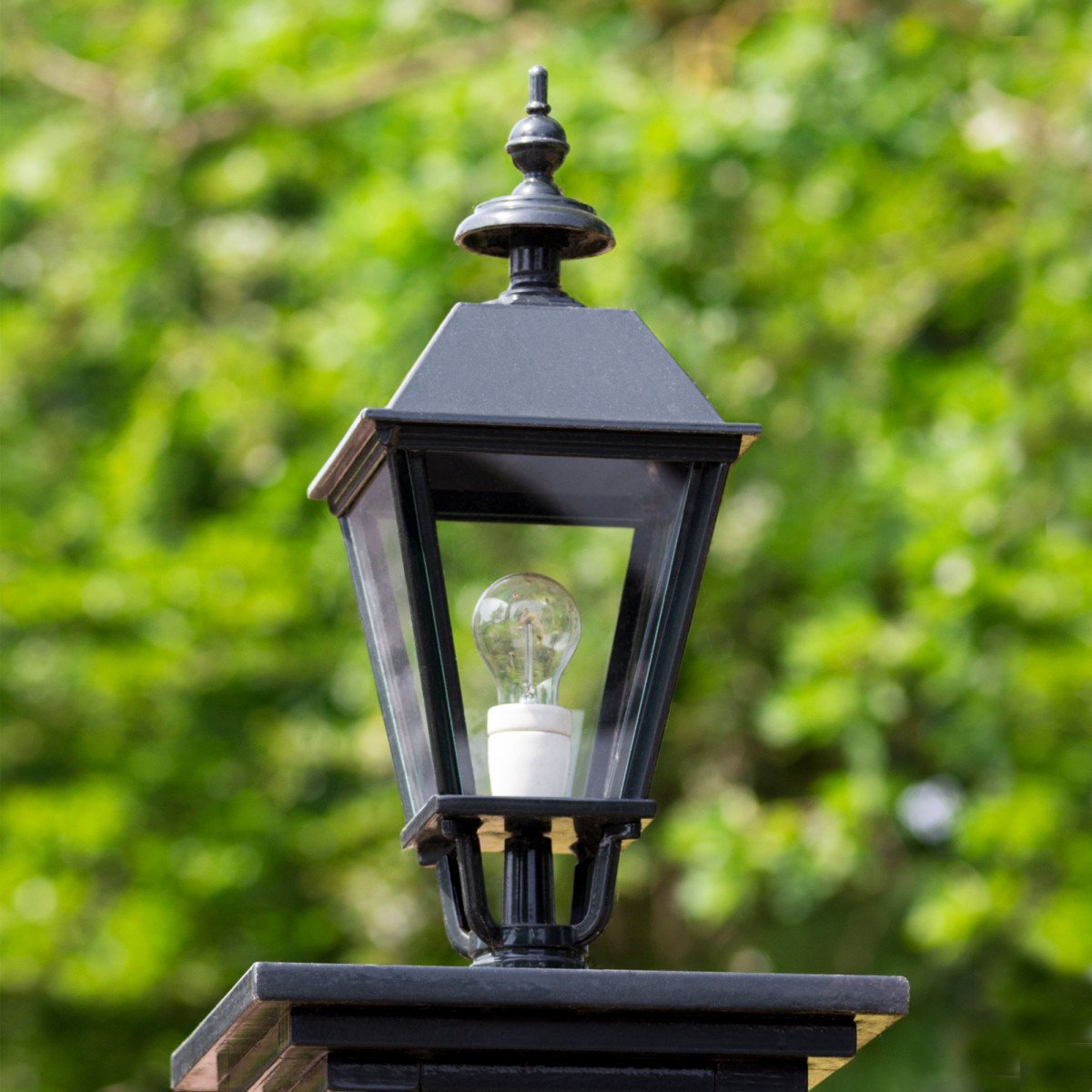 Lampe d'extérieur sur socle Carlisle (5769) | Nostalux.fr            
