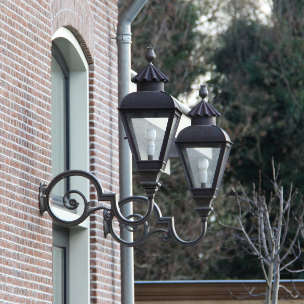 Applique murale montante avec support en bronze lanterne 4 faces carrée 