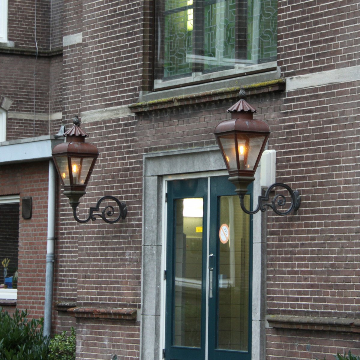 Applique murale montante avec support en bronze lanterne 4 faces carrée 