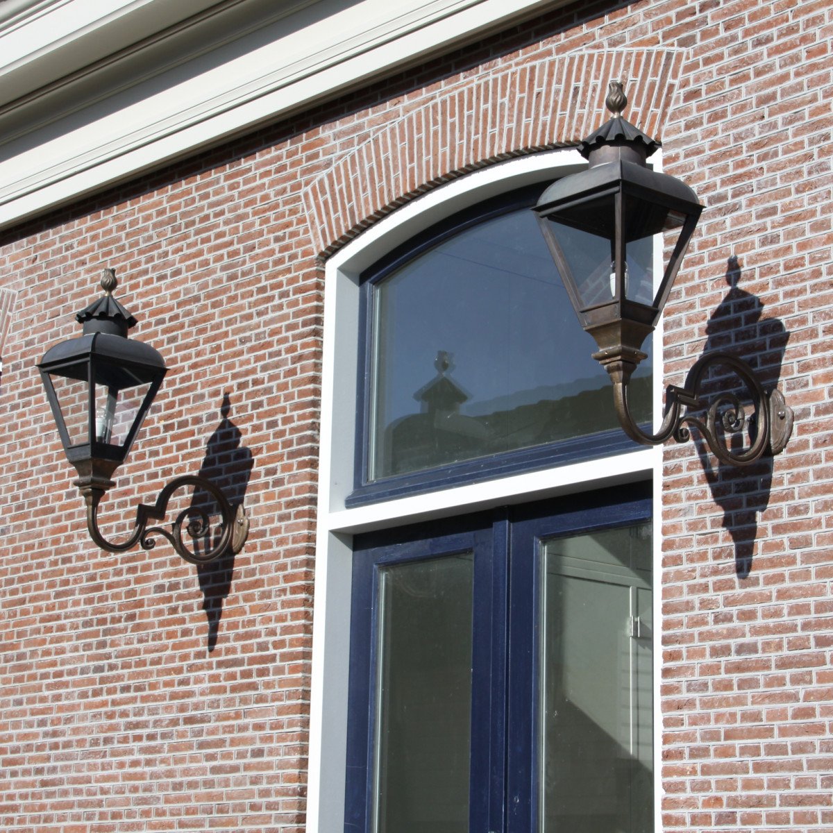 Applique murale montante avec support en bronze lanterne 4 faces carrée 