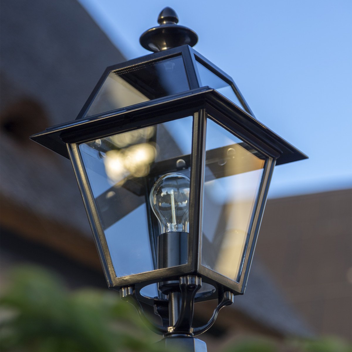 Petit lampadaire de jardin Elkenrade de KS Lighting avec lanterne carrée
