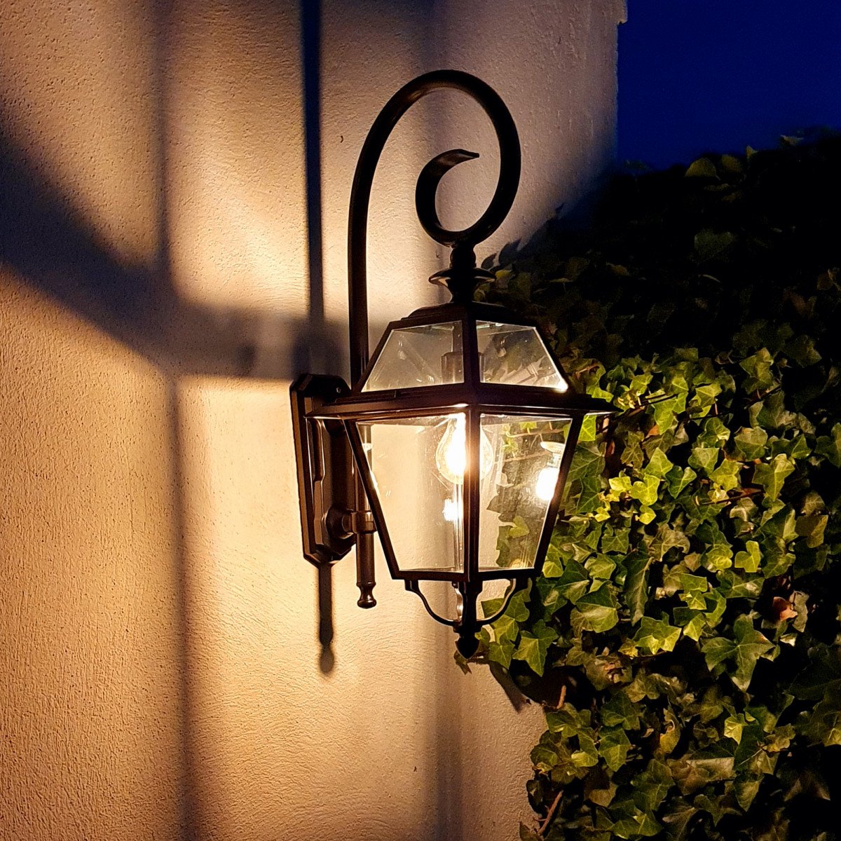 Lampe d'extérieur noire stylée, avec grande surface vitrée claire, une lanterne murale de luxe pour l'extérieur, épuré, classique, éclairage d'extérieur, KS Lighting