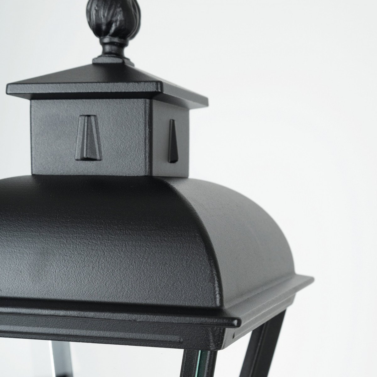 Vondel Pedestal lampe d'extérieur à piédestal en aluminium de couleur noire et de style champêtre classique