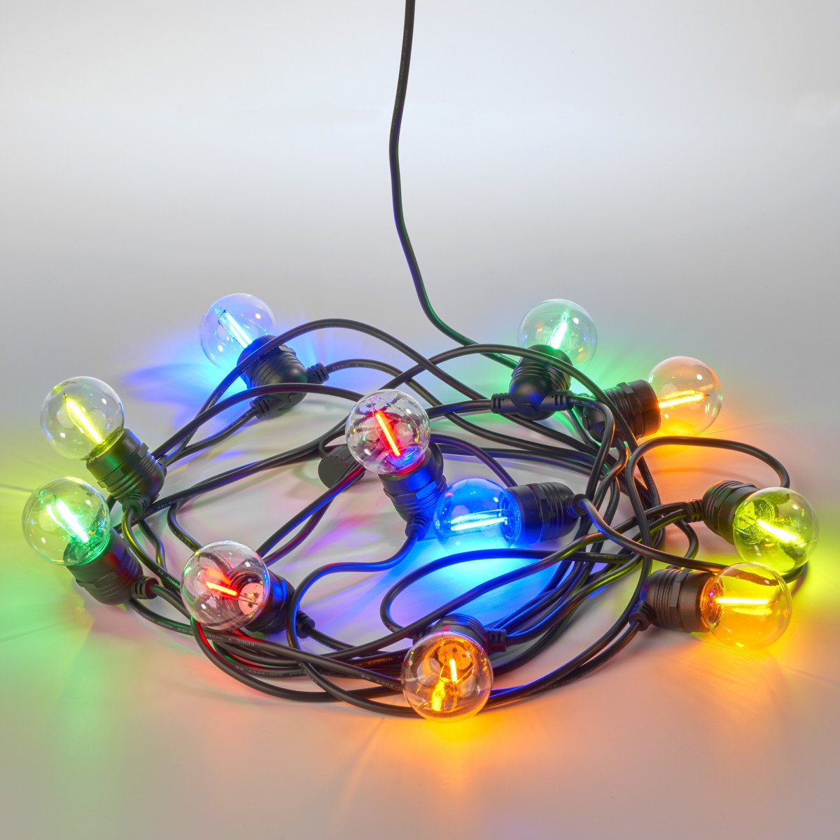 Guirlande lumineuse d'extérieur de couleur noire avec des LED colorées en rouge jaune bleu vert orange