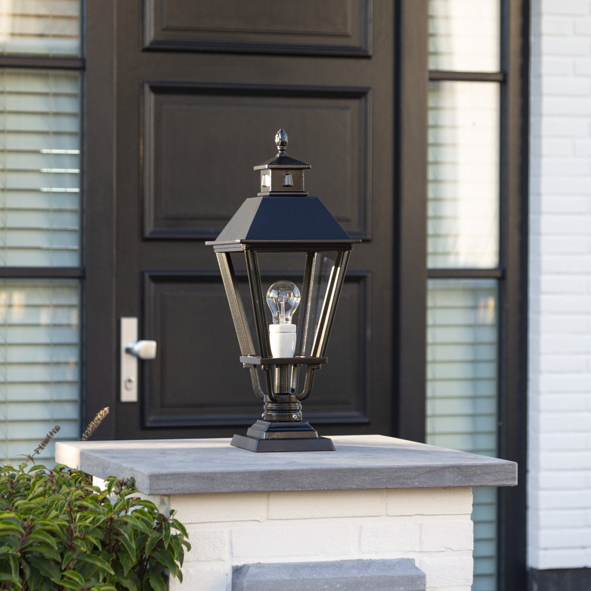 Lampe d'extérieur sur socle Carlisle (5769) | Nostalux.fr            